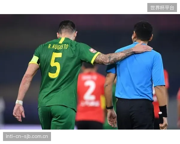 金玟哉的顶级身体素质为韩国队防线带来硬度，其主动前压的防守风格将主导球队防线站位。